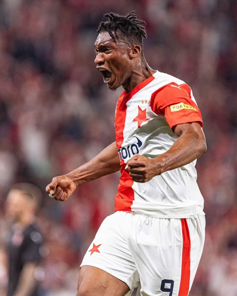 Europa League : Mourinho Fumes As Late Goal From Ex Nigeria U20 Star Keeps Roma Far From Top Spot